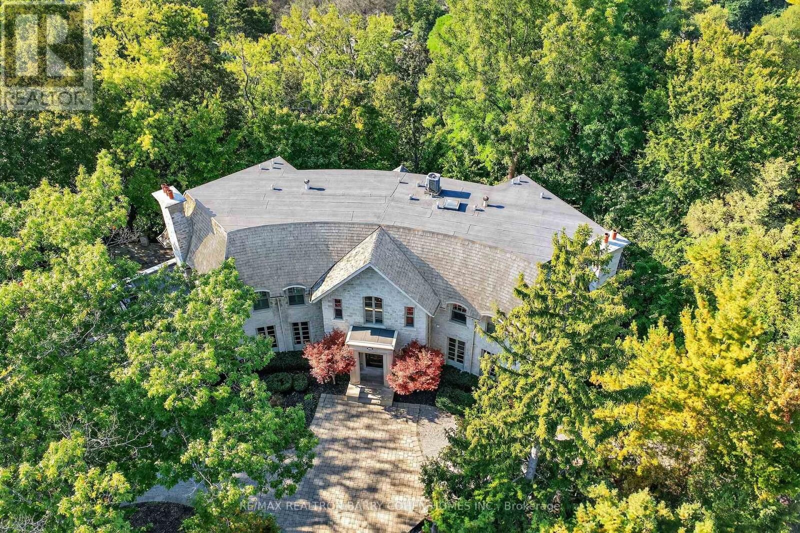 Property Photo:  36 Old Yonge Street  ON M2P 1P7 