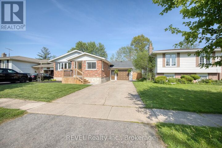 Property Photo: 92 Royal Oak Drive ON L3C 5V9