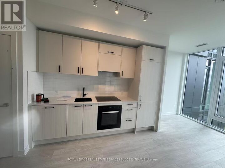 Property Photo:  5 Quarrington Lane 2409  ON M3C 0S5 