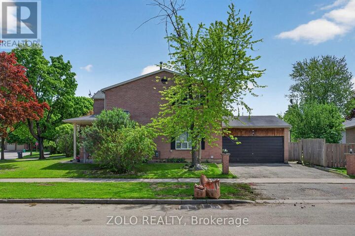 Property Photo:  6166 Kindree Circle  ON L5N 3C2 