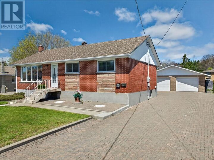 Property Photo: 762 Robinson Drive ON P3E 2J3