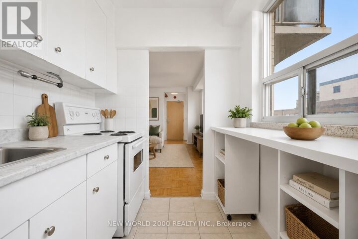 Property Photo:  88 Bernard Avenue 1008  ON M5R 1R7 