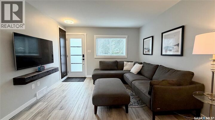 Property Photo:  2414 Melrose Avenue  SK S7J 0V5 