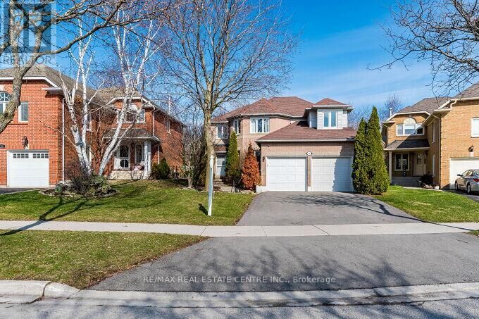Property Photo:  33 Strathroy Crescent  ON L8B 0K9 