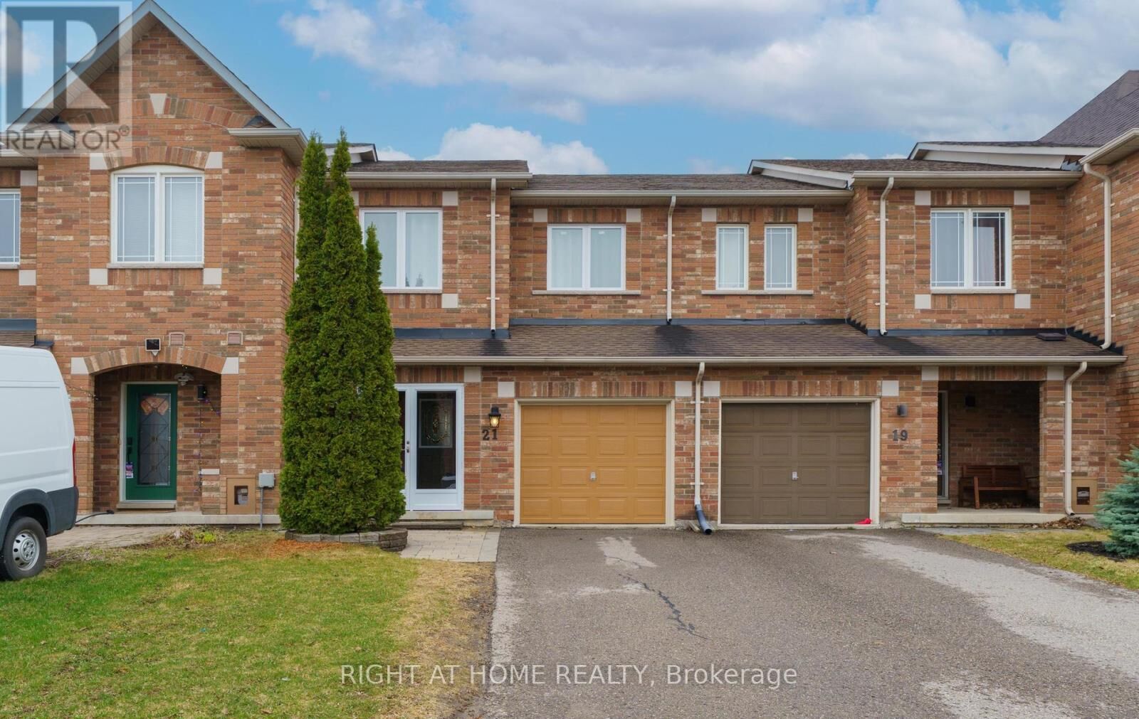 Property Photo:  21 Marshview Avenue  ON L4G 7W2 
