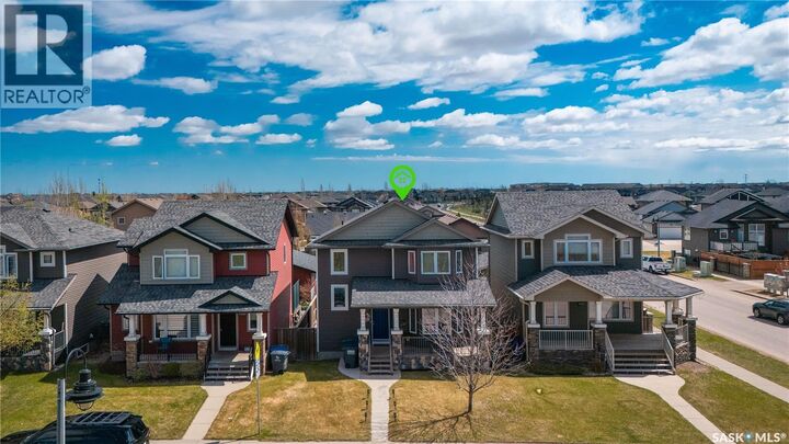 Property Photo:  806 Stonebridge Common  SK S7T 0M8 