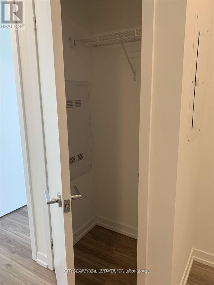 Property Photo:  4065 Confederation Parkway 2103  ON L5B 0L4 