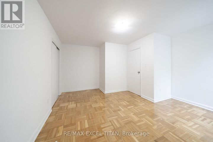 Property Photo: 77 Erskine Avenue 306 ON M4P 1Y5