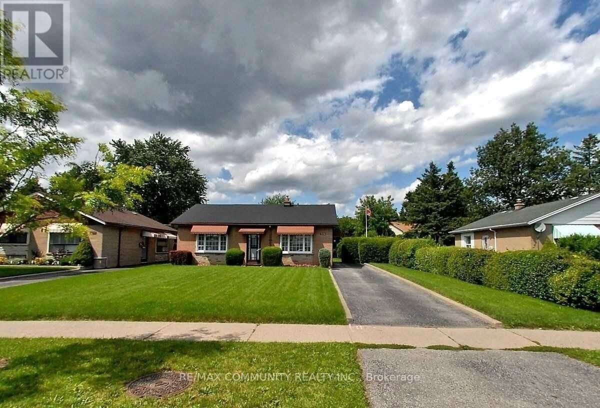 Property Photo:  3238 Lawrence Avenue  ON M1H 1A4 