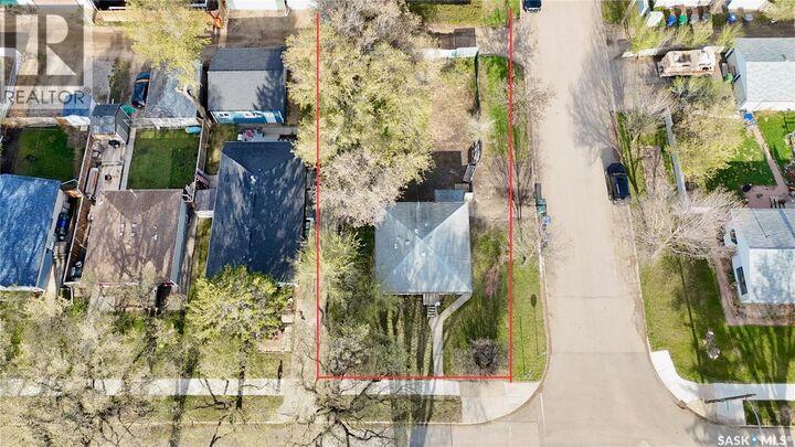 Property Photo:  2102 Herman Avenue  SK S7M 0N2 
