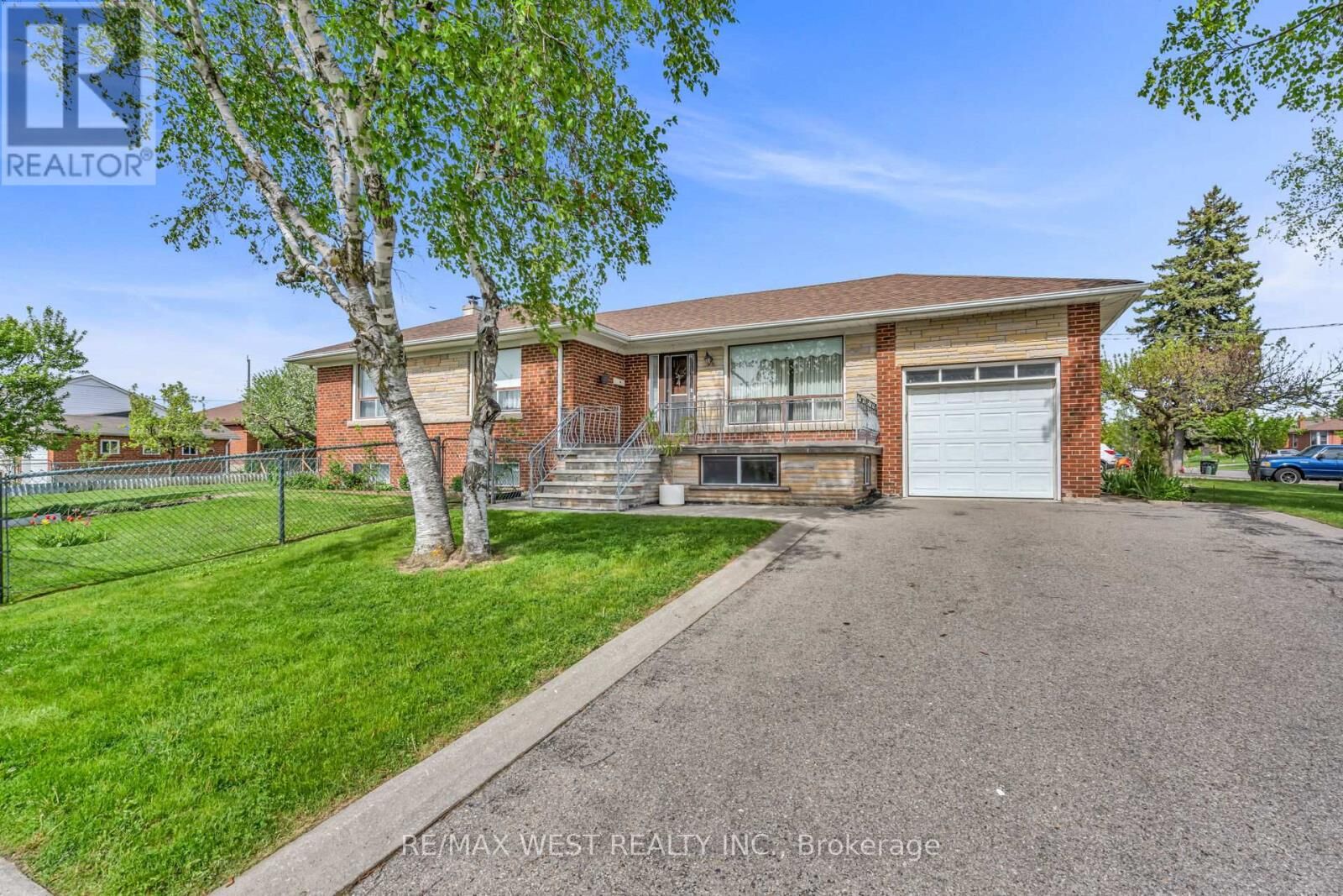 Property Photo:  90 Tavistock Road  ON M3M 2N9 