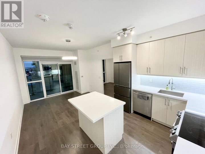 Property Photo: 75 Oneida Crescent 703 ON L4B 0H3