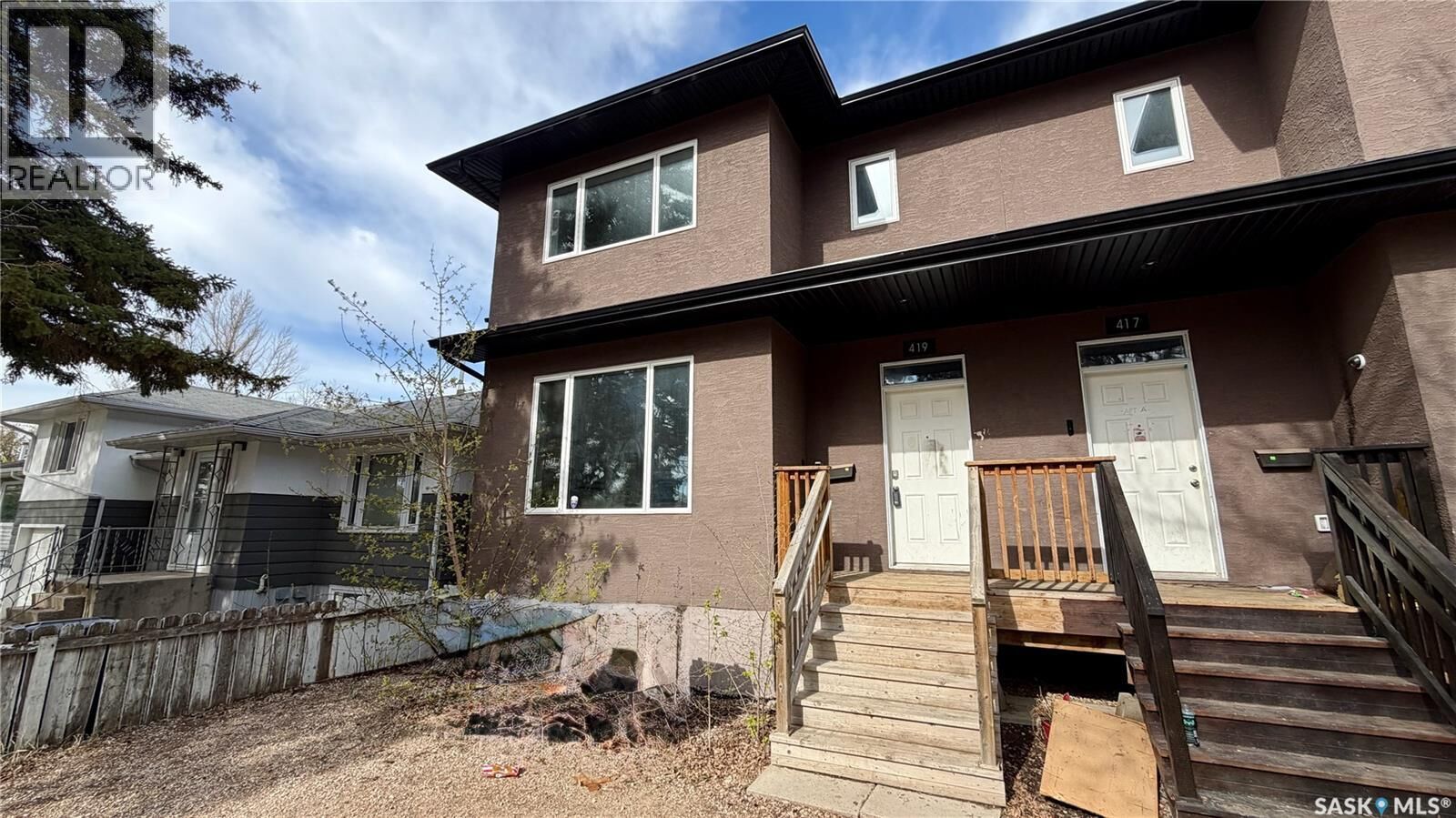 Property Photo:  419 S Avenue S  SK S7M 3A3 