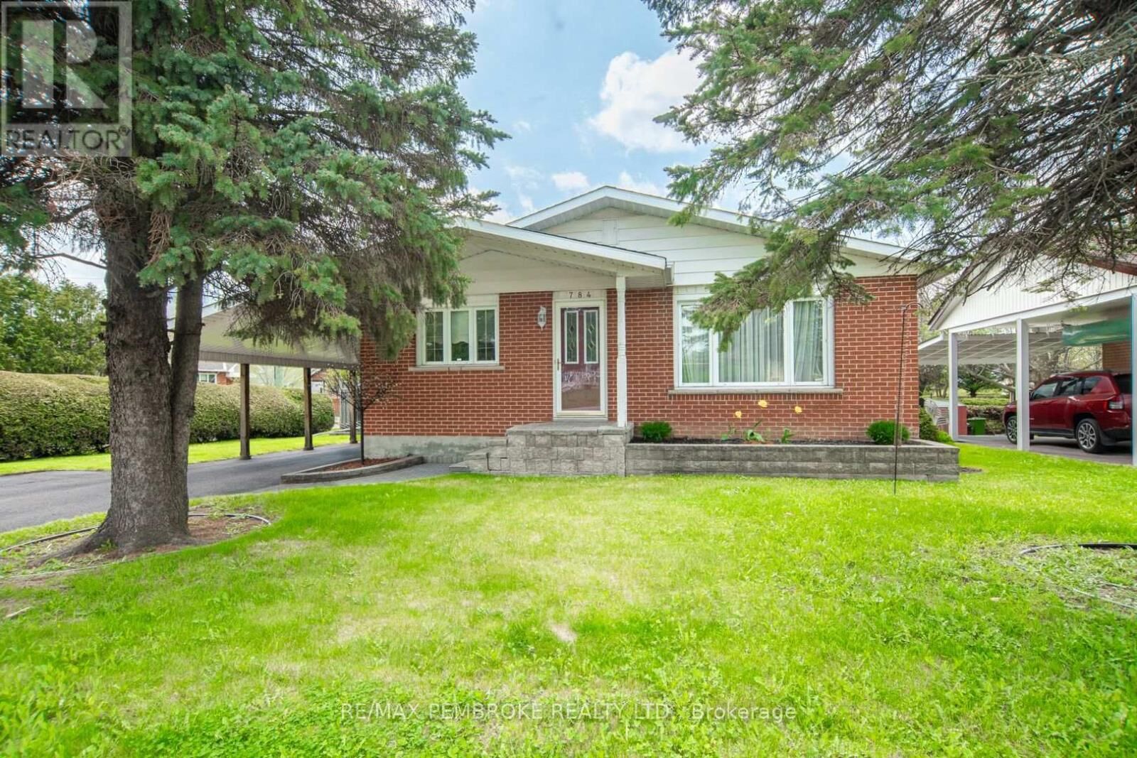 Property Photo:  784 Mackay Street  ON K8A 1H2 
