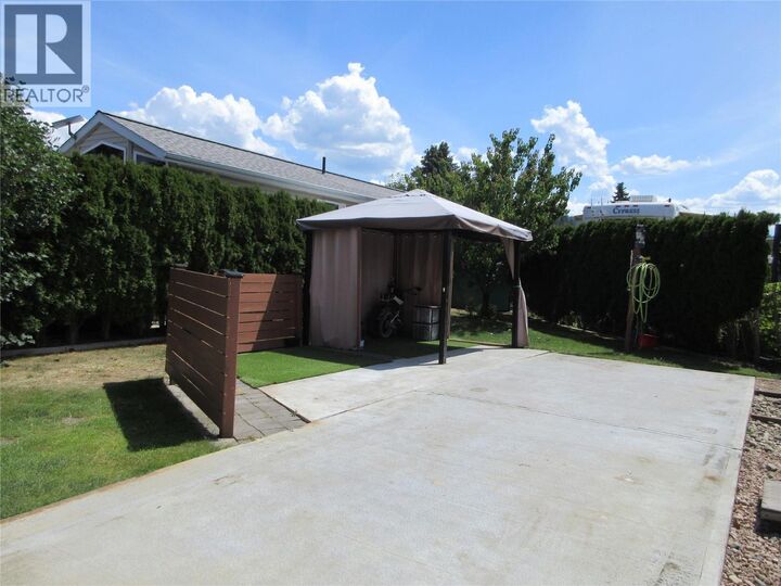 Property Photo:  415 Commonwealth Road 121  BC V4V 1P4 