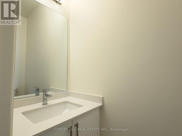 Property Photo:  27 Korda Gate Ph106  ON L4K 0P6 