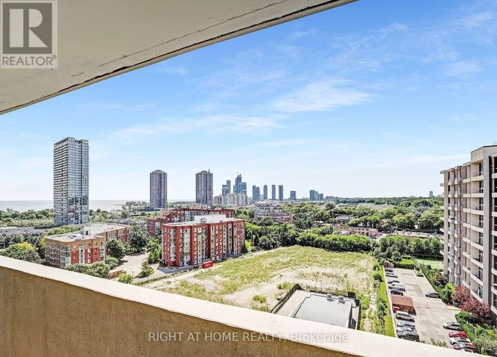 Property Photo:  45 Southport Street 1102  ON M6S 3N5 