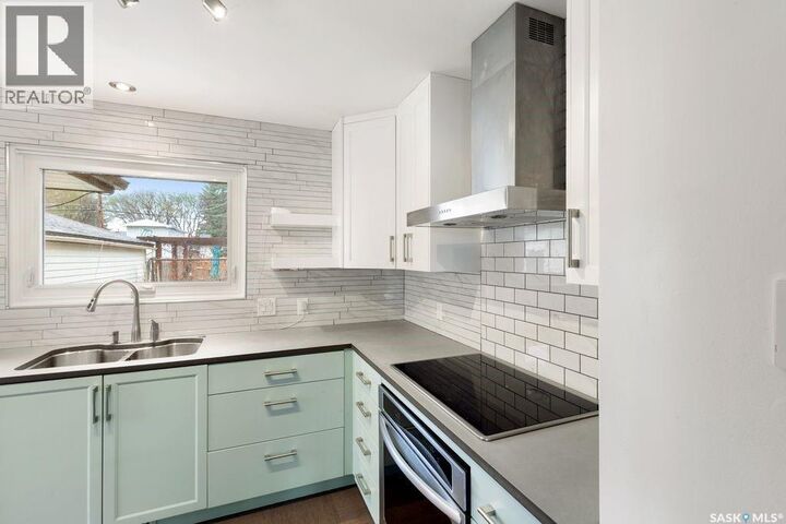 Property Photo:  1309 N Avenue S  SK S7M 2R2 