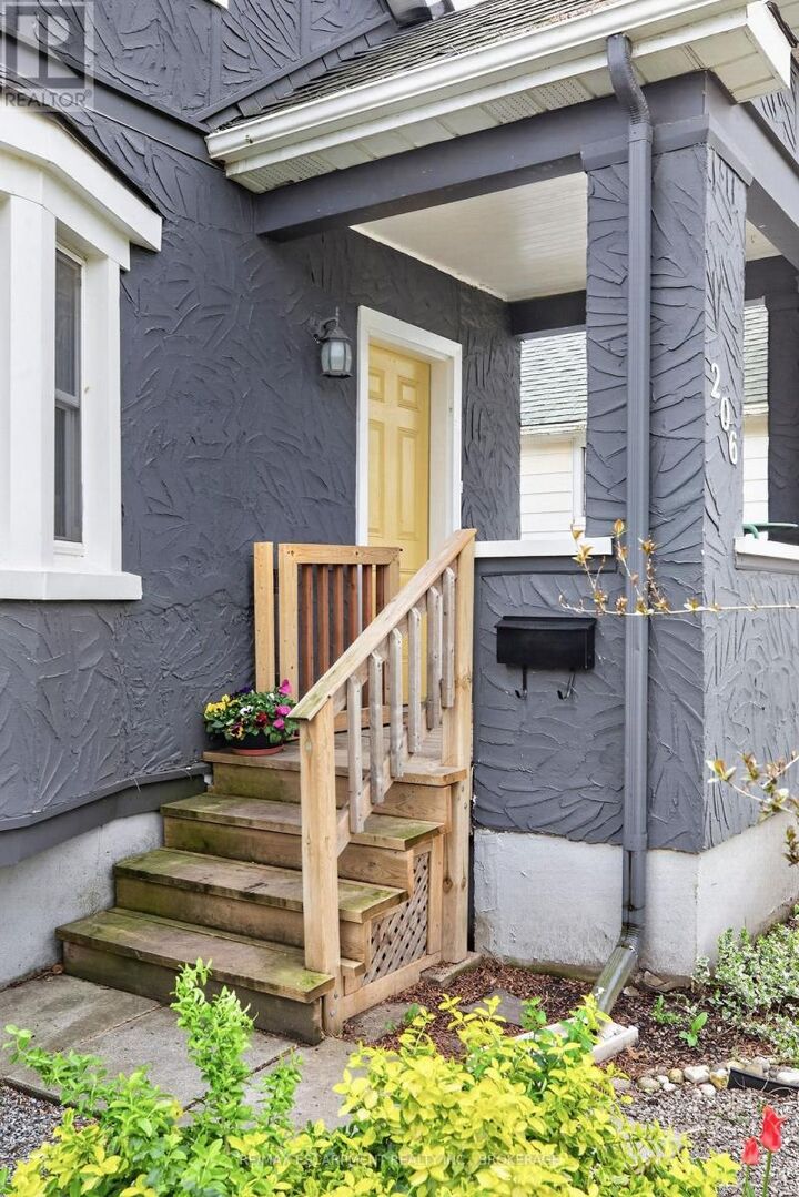 Property Photo: 206 York Street ON L2R 6G4