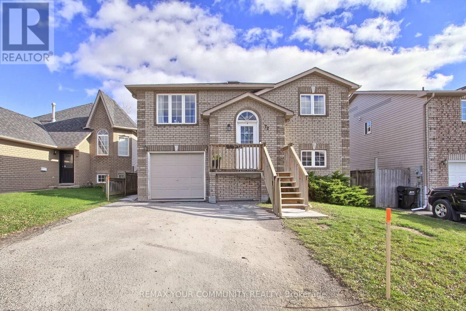 Property Photo:  72 Ambler Bay Main  ON L4M 7A6 