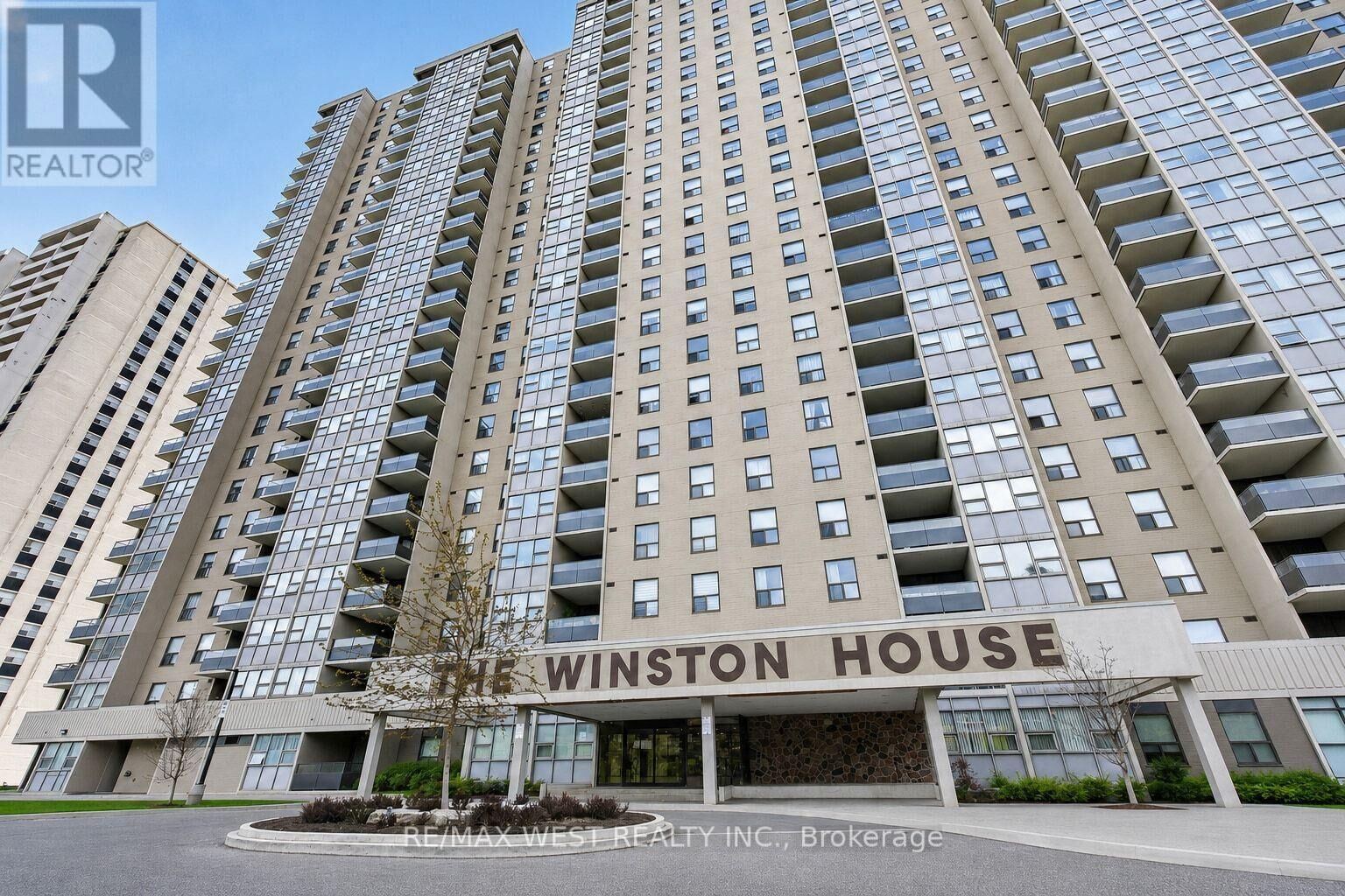 Property Photo: 75 Emmett Avenue 1801 ON M6M 5A7