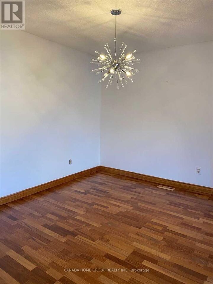 Property Photo:  3251 Valcourt Crescent Upper  ON L5L 5G9 