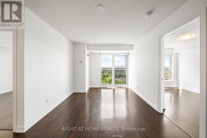 Property Photo: 255 Village Green Square 1505 ON M1S 0L7