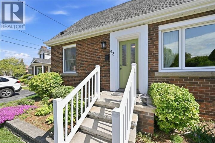 Property Photo:  93 Sunning Hill Avenue  ON L8T 1B6 