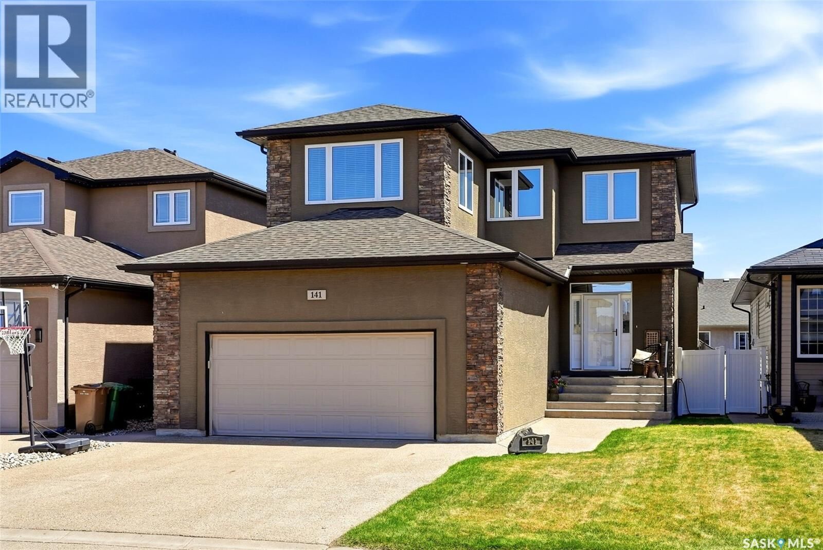 Property Photo: 141 Oxbow Crescent SK S4Y 0A7