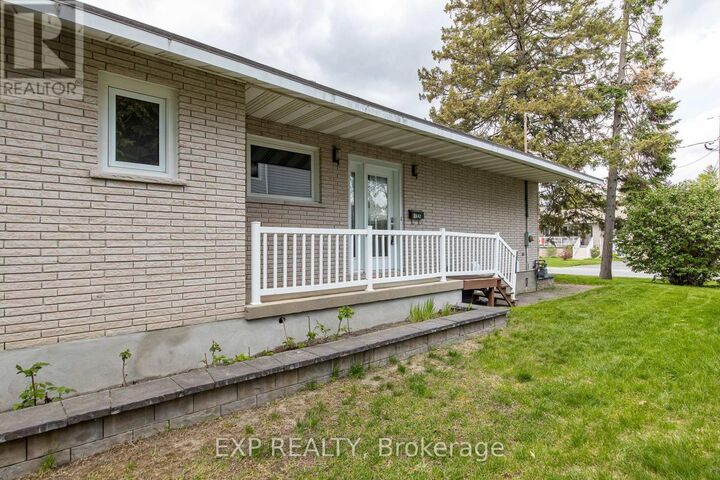 Property Photo:  1642 Valmarie Avenue  ON K2C 1W1 