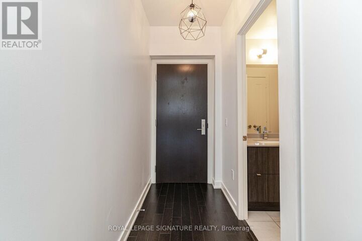 Property Photo: 330 Richmond Street West 811 ON M5V 1X2
