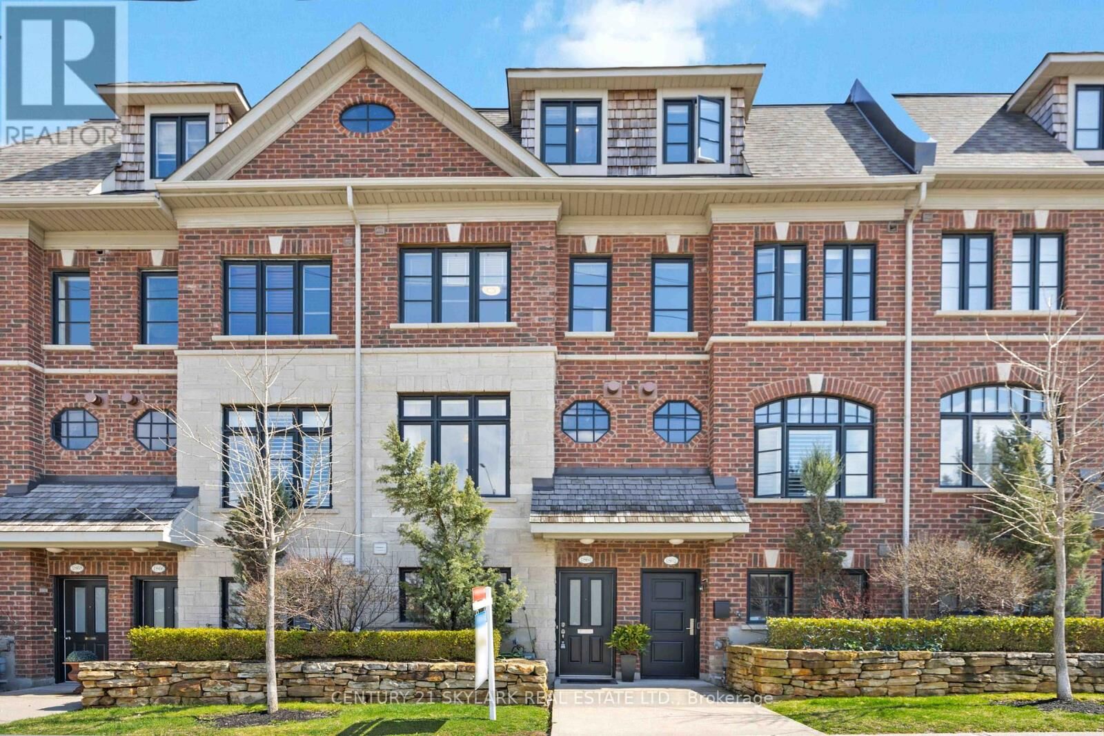 Property Photo: 1864 Burnhamthorpe Road East ON L4X 2S5