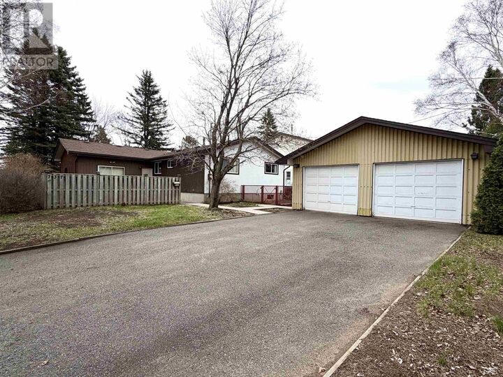 Property Photo:  737 Confederation Dr  ON P7E 3N5 