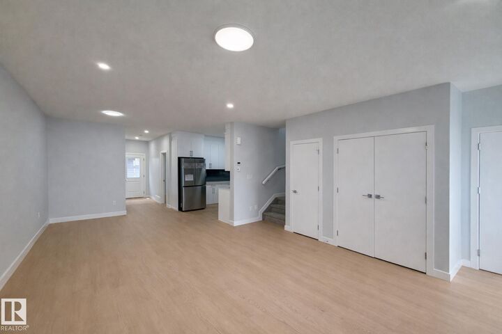 Property Photo:  137 29 Street SW Upper  AB T6X 3E2 