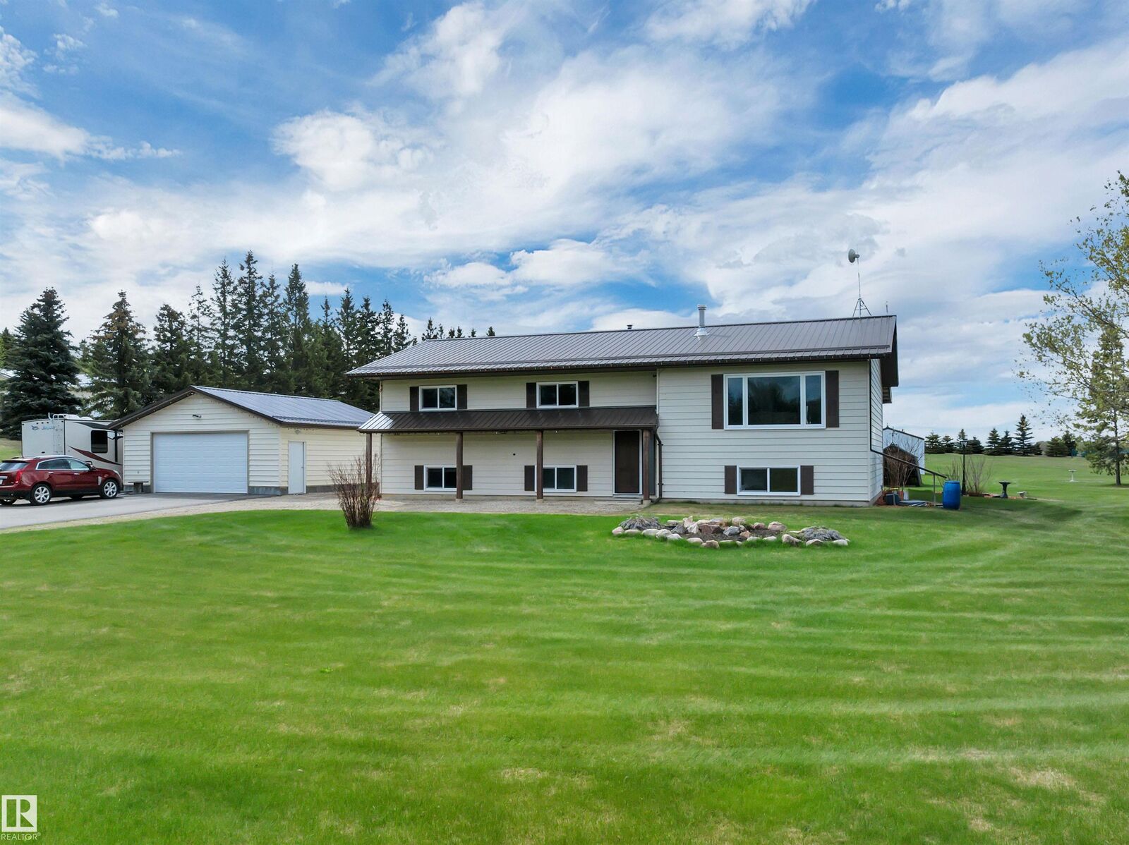 Property Photo:  53503 Rge Road 274 7  AB T7X 3R9 