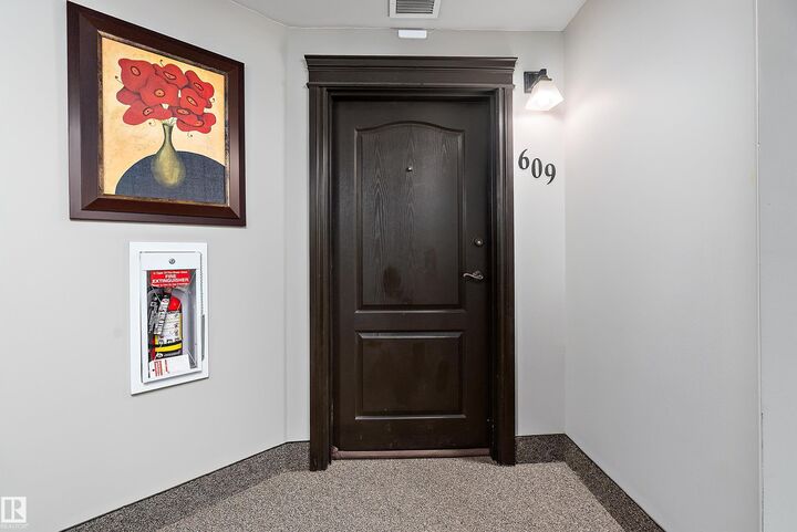 Property Photo: 33 Fifth Avenue 609 AB T7X 2C5