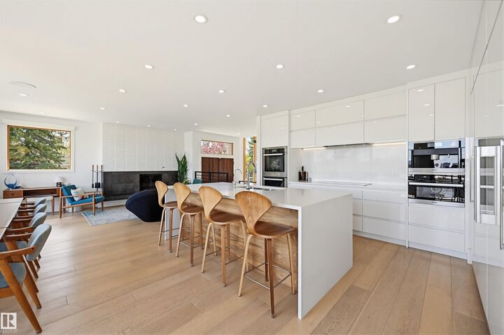 Property Photo: 2 Valleyview Crescent NW AB T5R 5S4