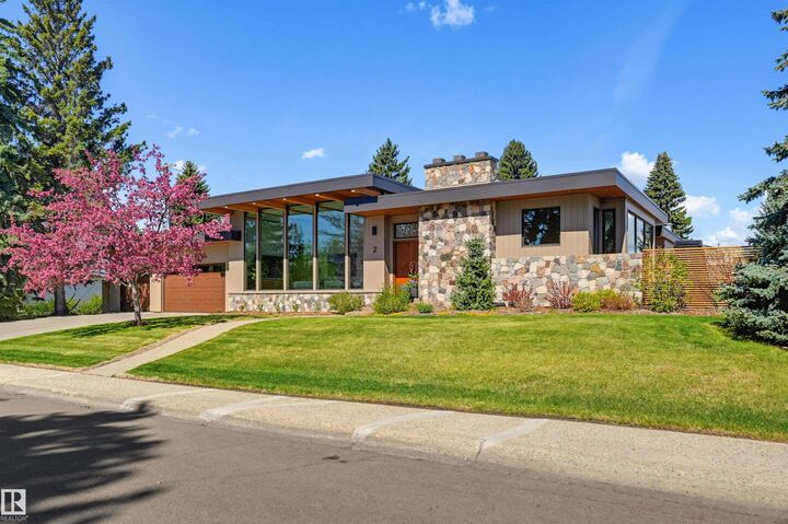Property Photo:  2 Valleyview Crescent NW  AB T5R 5S4 