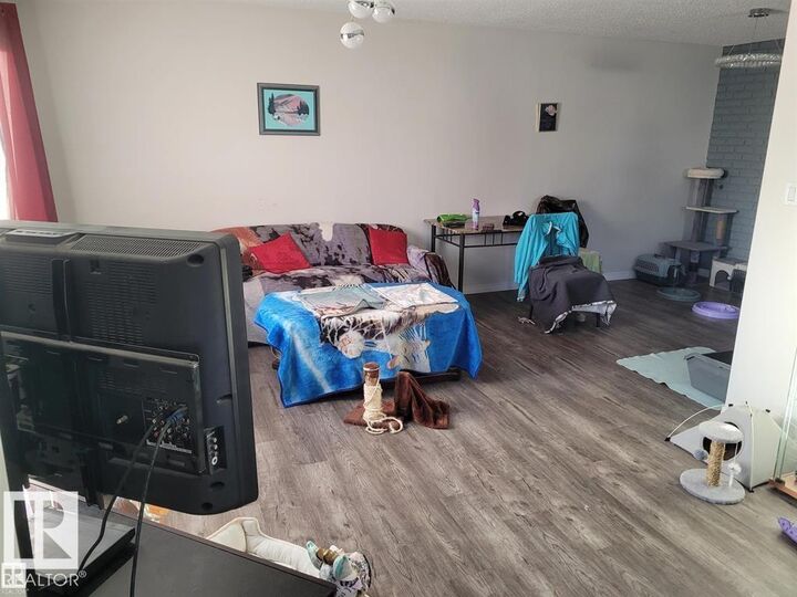 Property Photo:  11616 152 Avenue NW  AB T5X 1C7 