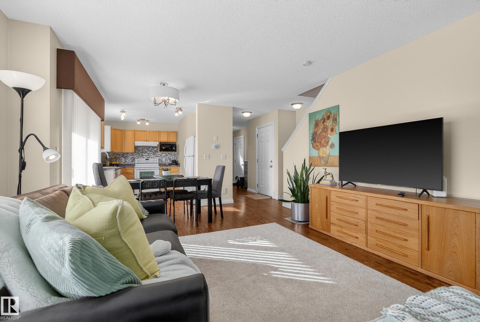 Property Photo: 12050 17 Avenue SW 88 AB T6W 1X4