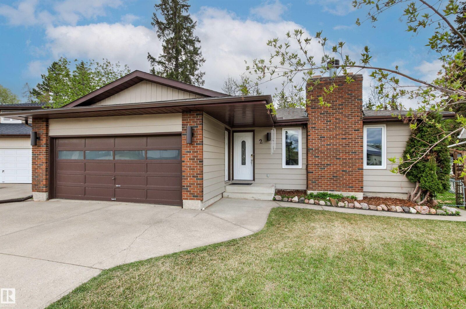 Property Photo:  2 Armbruster Terrace  AB T7Z 1G7 