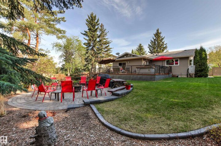 Property Photo: 7 Westview Place AB T8N 3J8