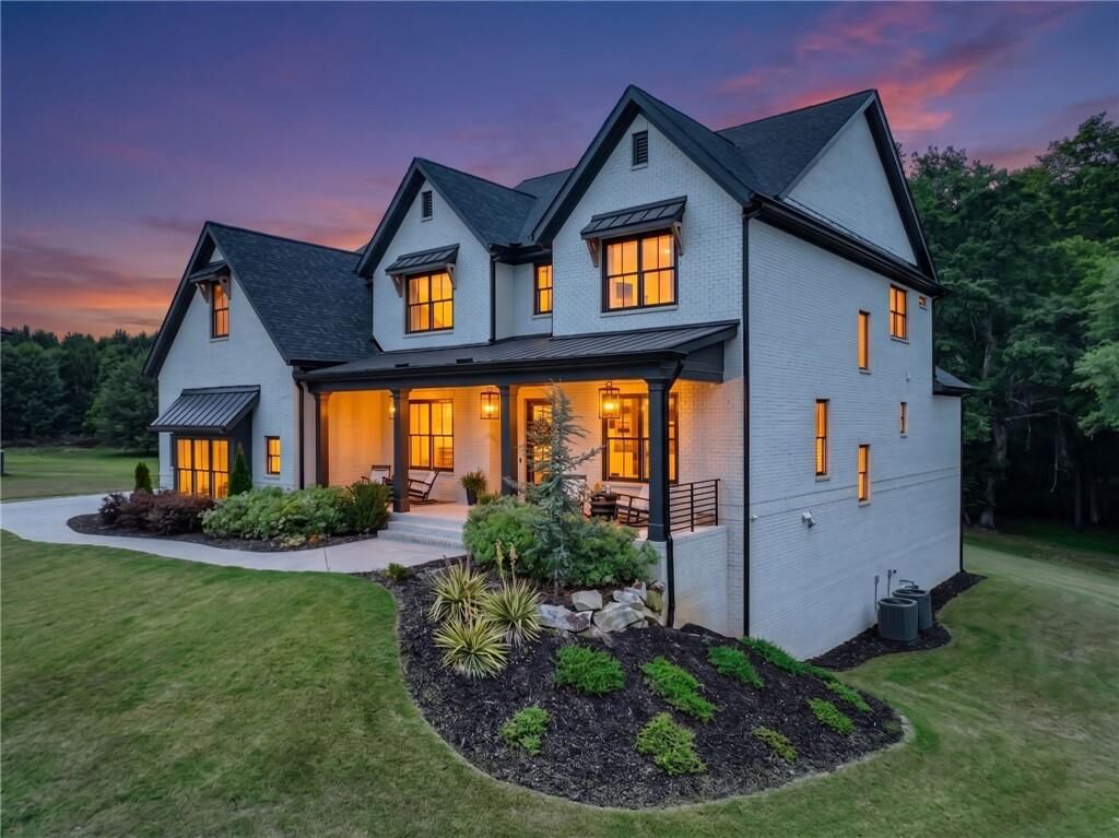 Property Photo:  566 Versailles Drive  GA 30011 