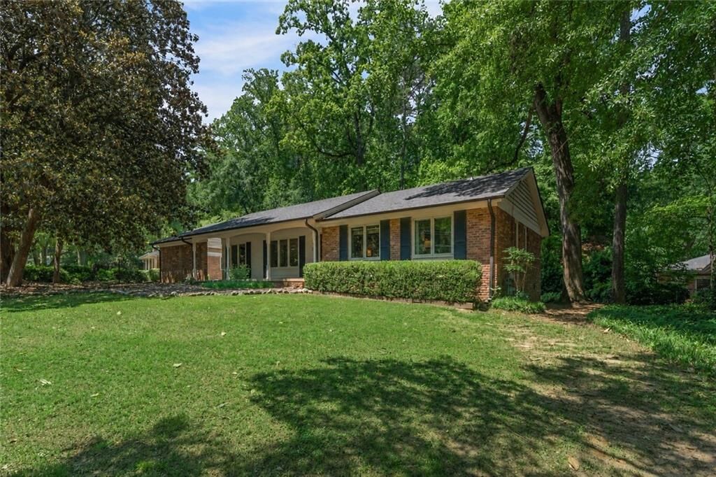 Property Photo: 2564 Lake Flair Circle NE GA 30345