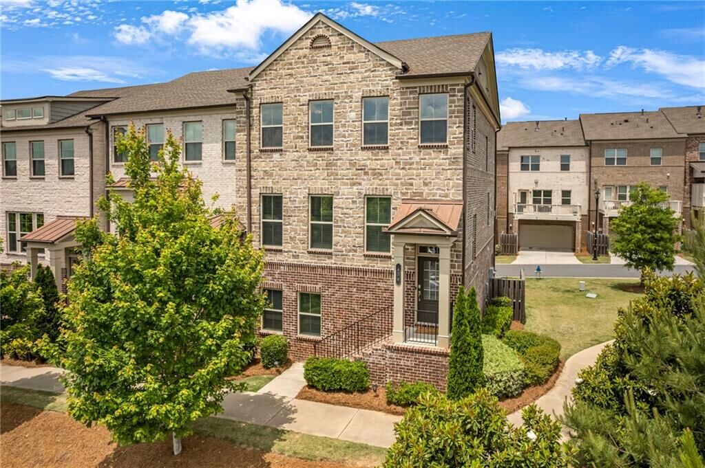 Property Photo: 424 Montclair Court GA 30188