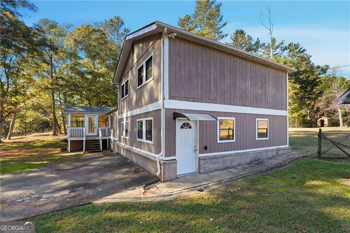 Property Photo: 4170 Hurt Bridge Court GA 30028
