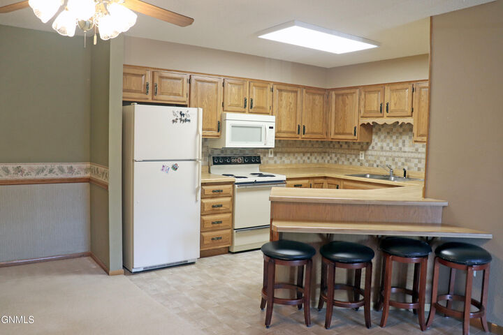 Property Photo: 2121 Washington Street 11 ND 58501