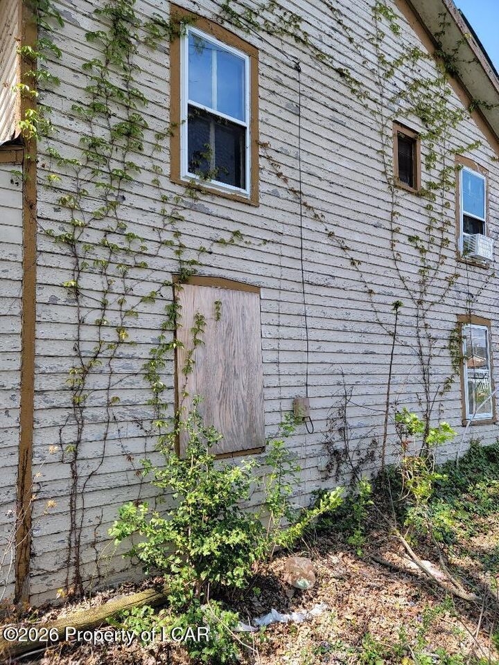 Property Photo:  204 E 10th Street  PA 18603 