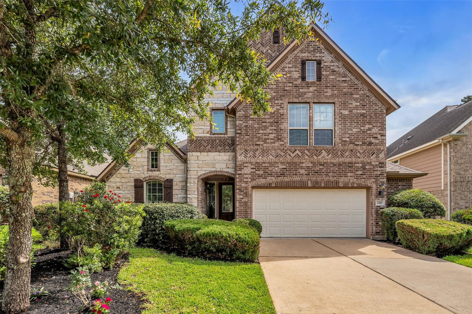 Property Photo: 246 Hearthshire Circle TX 77354