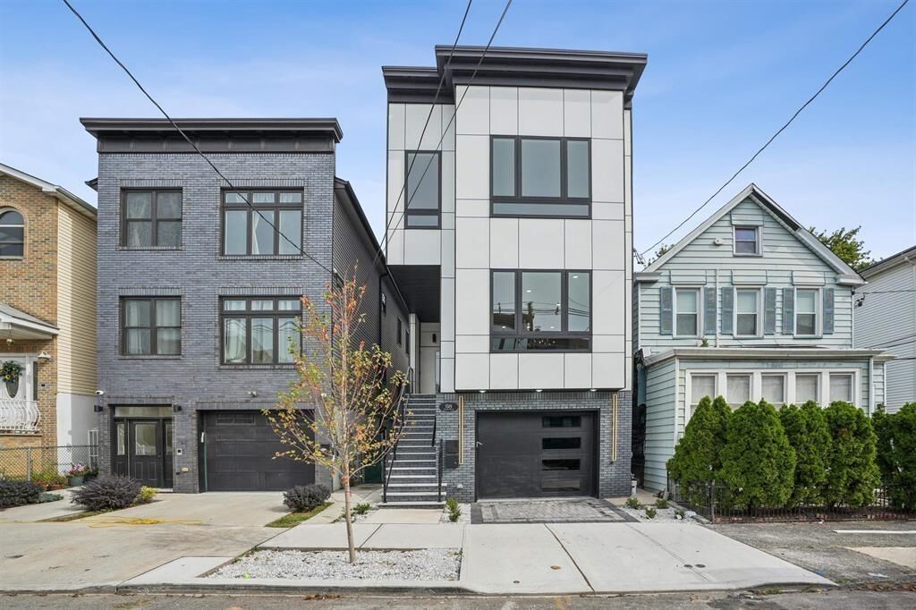 Property Photo:  68 Thorne St 2  NJ 07307 